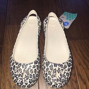 NWT Crocs sling flat in cheetah print size 8